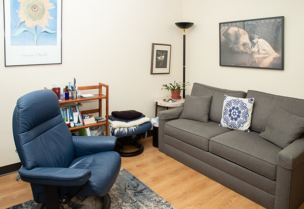 Susan Mason's therapy office in Skokie